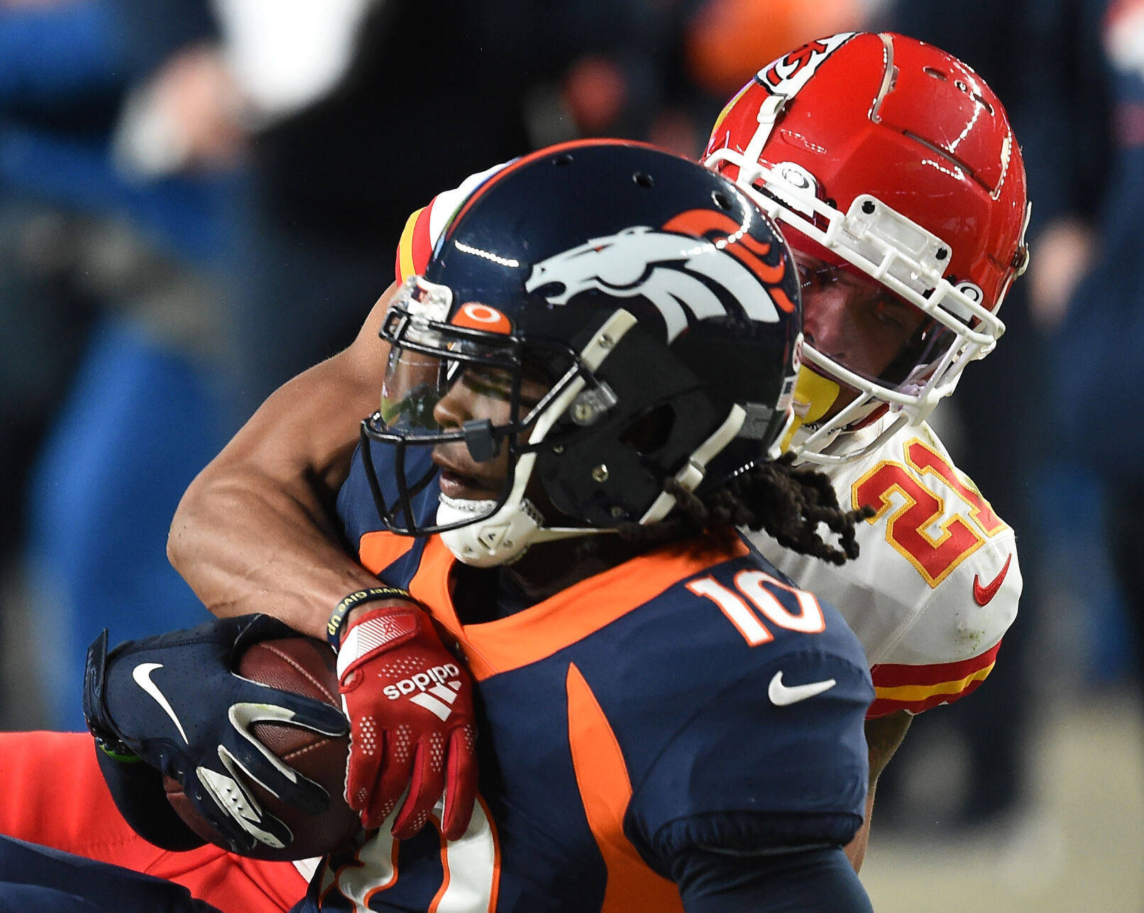 010922-s-news-broncos-chiefs 3779 .jpg